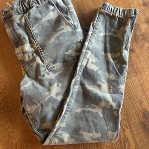 American Eagle Outfitters Camouflage Jogger Pants